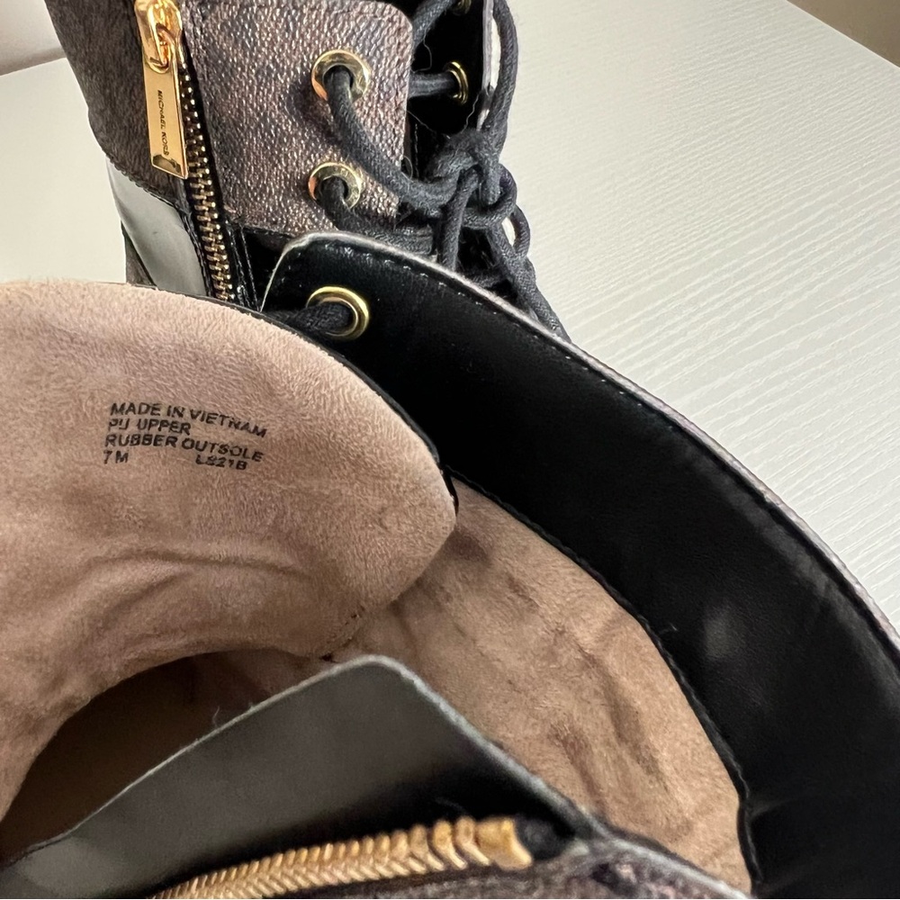 Stylish Michael Kors Black Logo Women's Boots - Picture 7 of 7